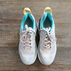 Hoka One One Bondi 6